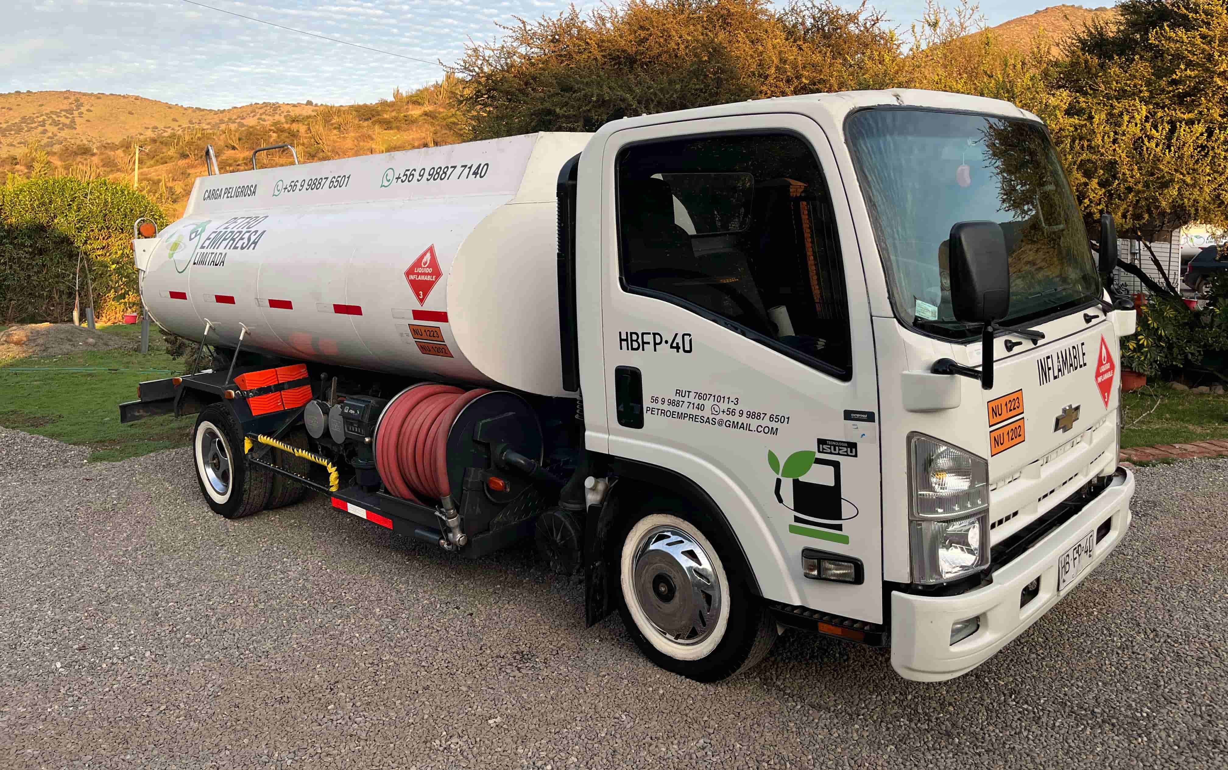 Camión de Petroempresa listo para la entrega