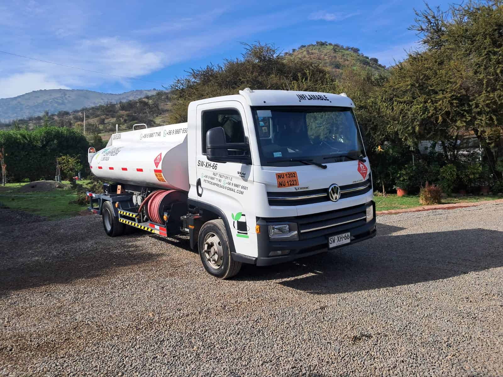 Camión de Petroempresa listo para la entrega